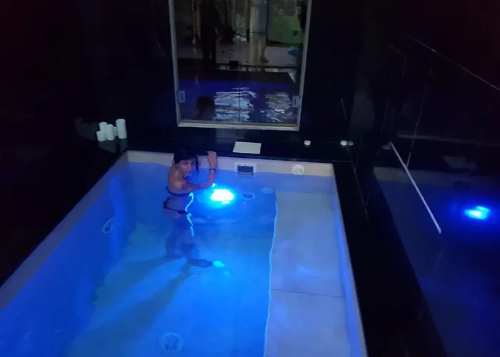 La Casa Con Piscina Riscaldata Interna Anna Luxury Garden